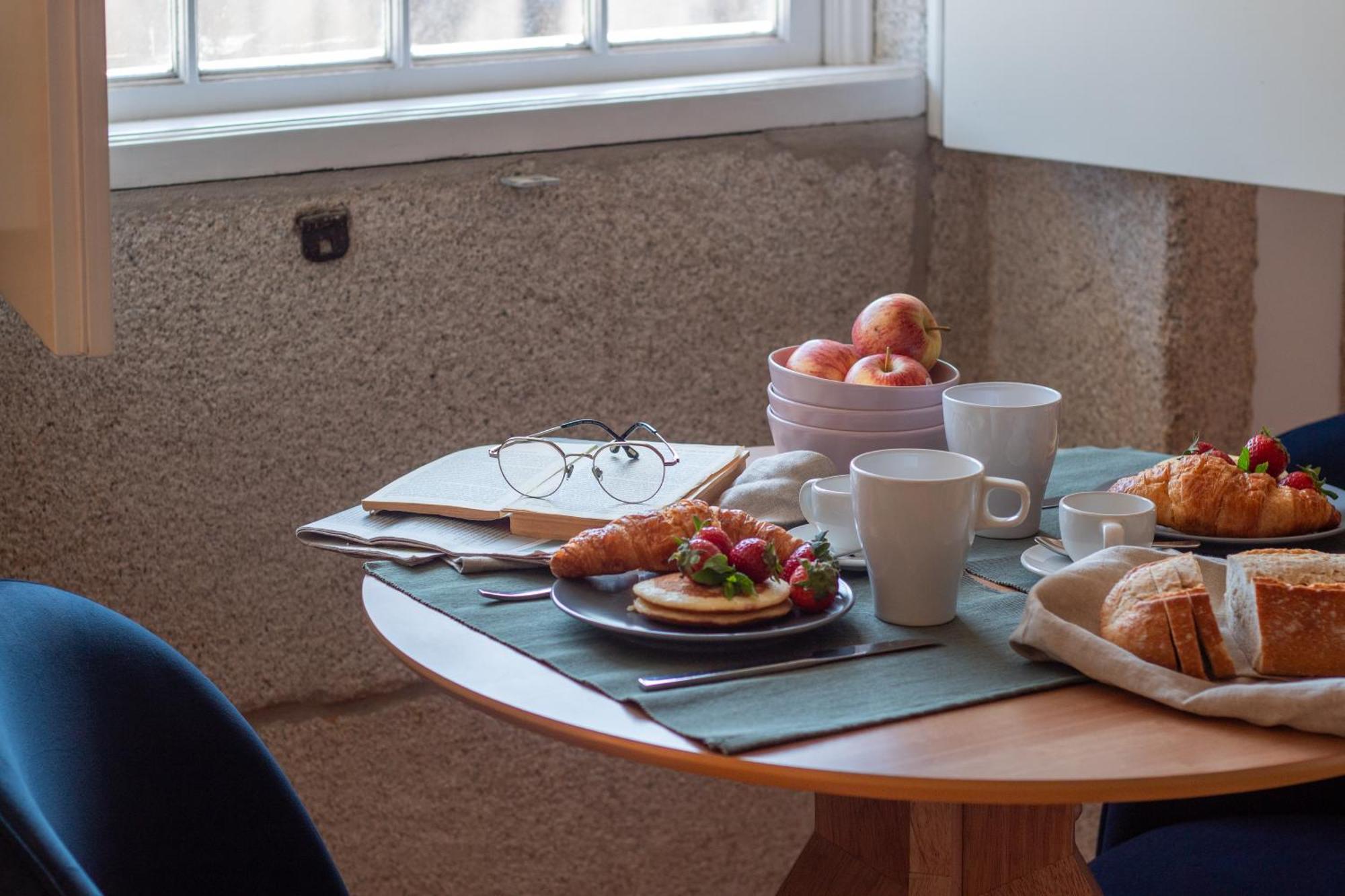Lovelystay - Dirk Apartment - Almada 4º F Порто Екстериор снимка