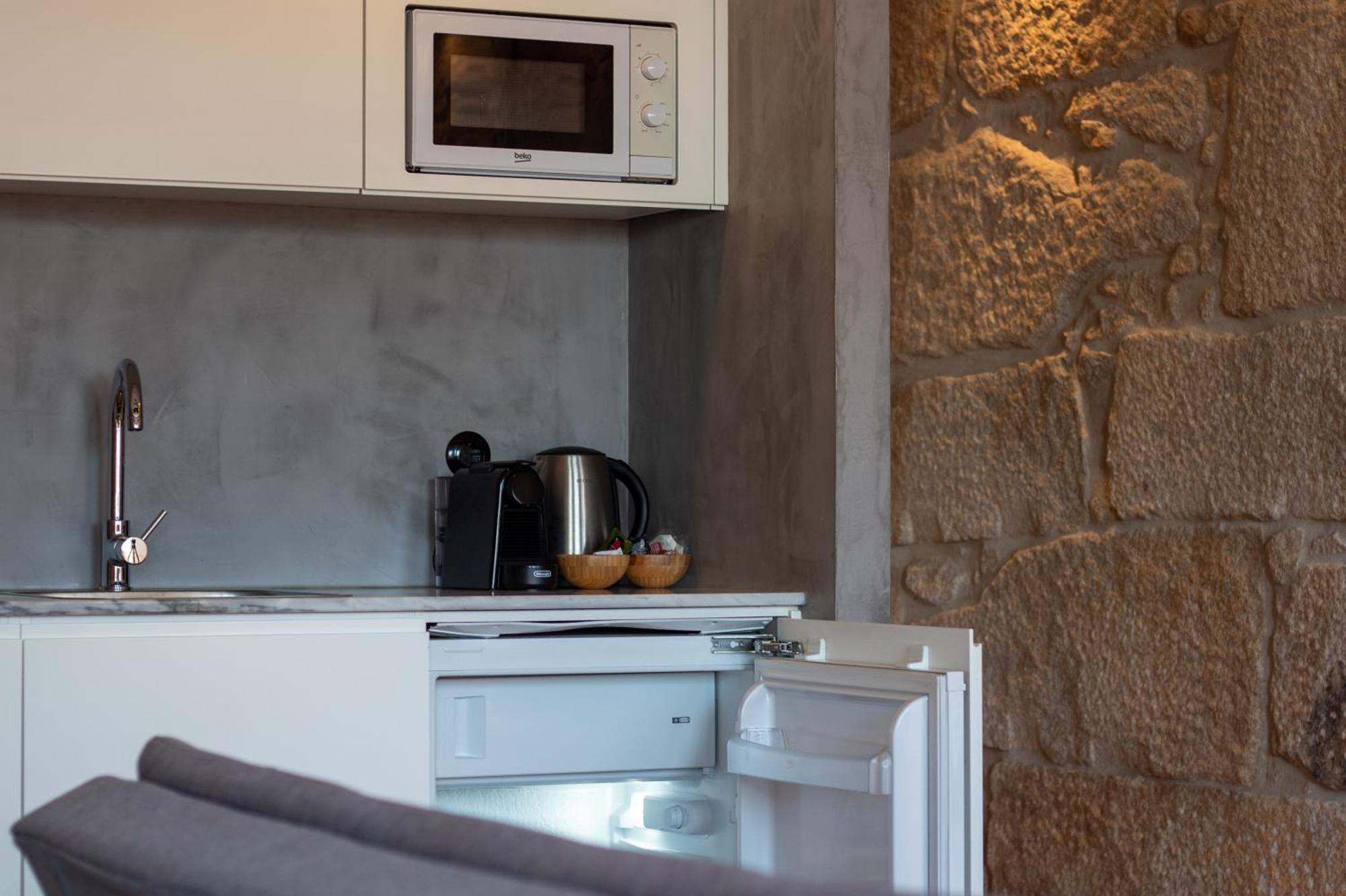 Lovelystay - Dirk Apartment - Almada 4º F Порто Екстериор снимка