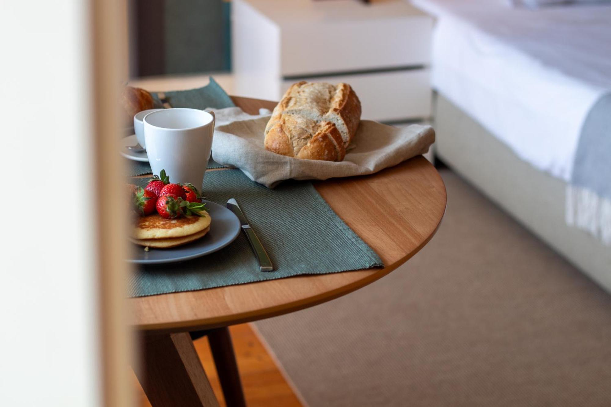 Lovelystay - Dirk Apartment - Almada 4º F Порто Екстериор снимка