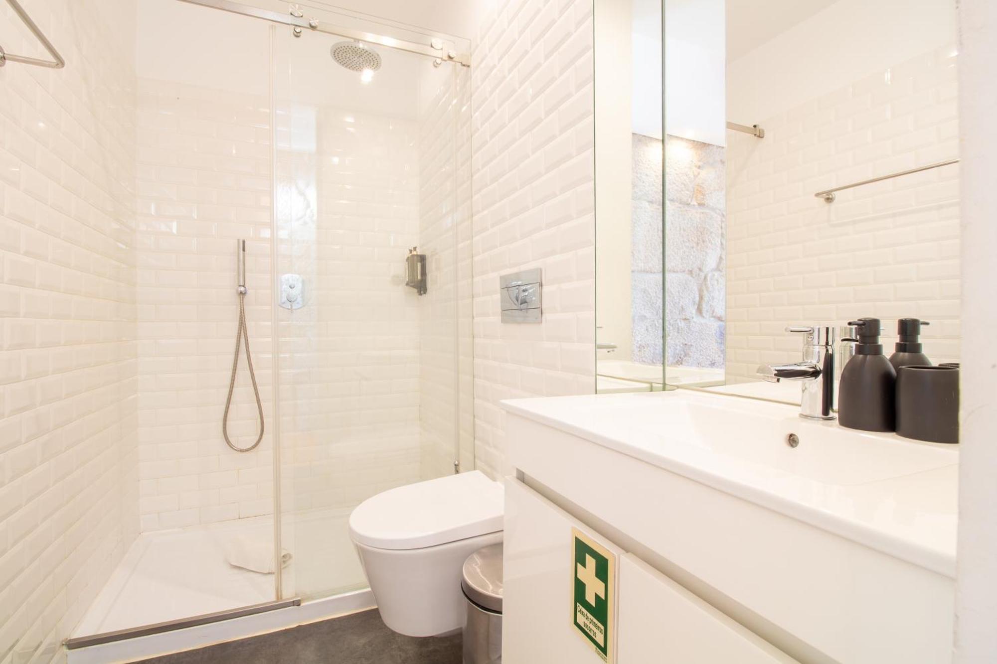 Lovelystay - Dirk Apartment - Almada 4º F Порто Екстериор снимка