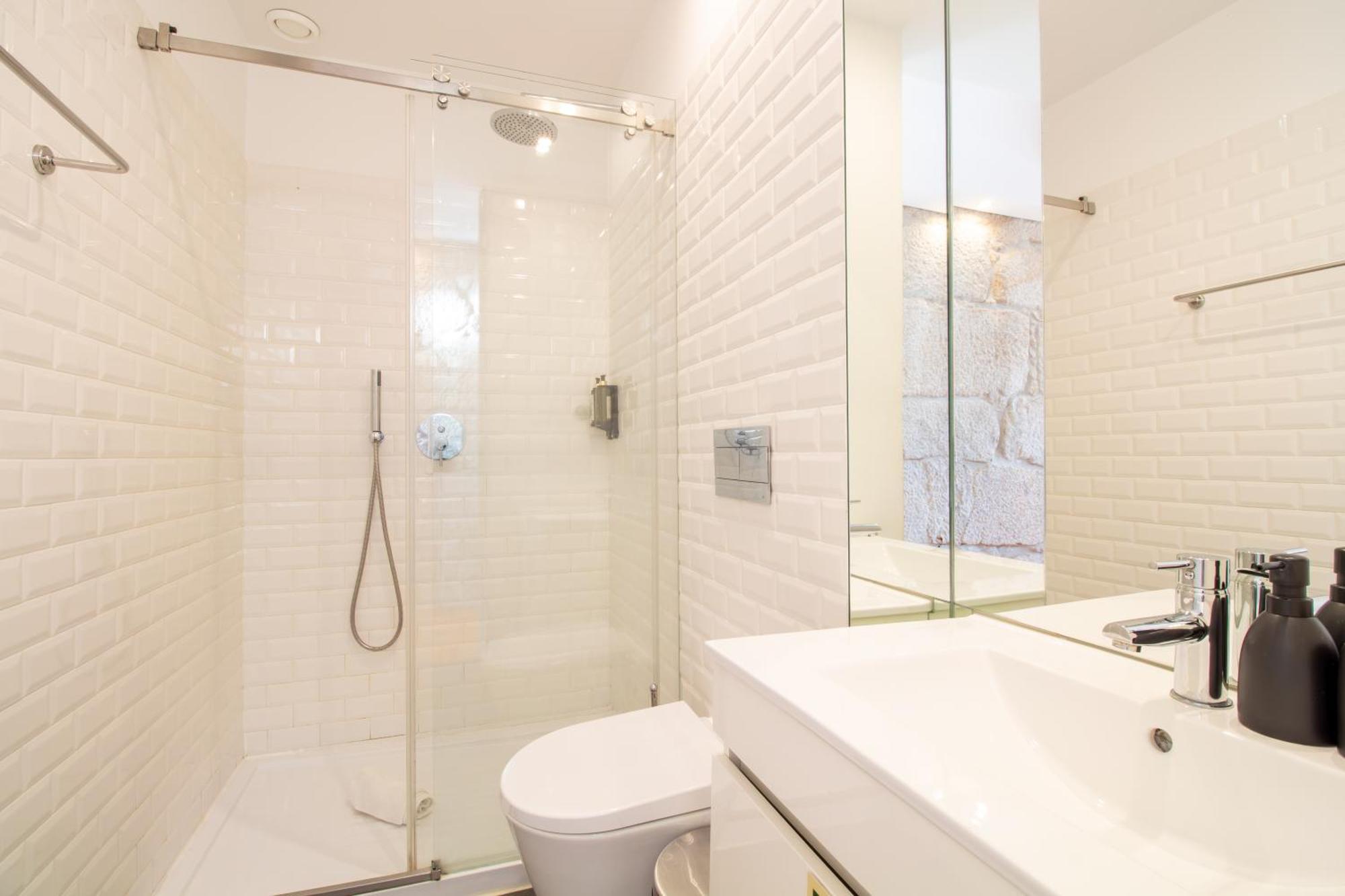 Lovelystay - Dirk Apartment - Almada 4º F Порто Екстериор снимка