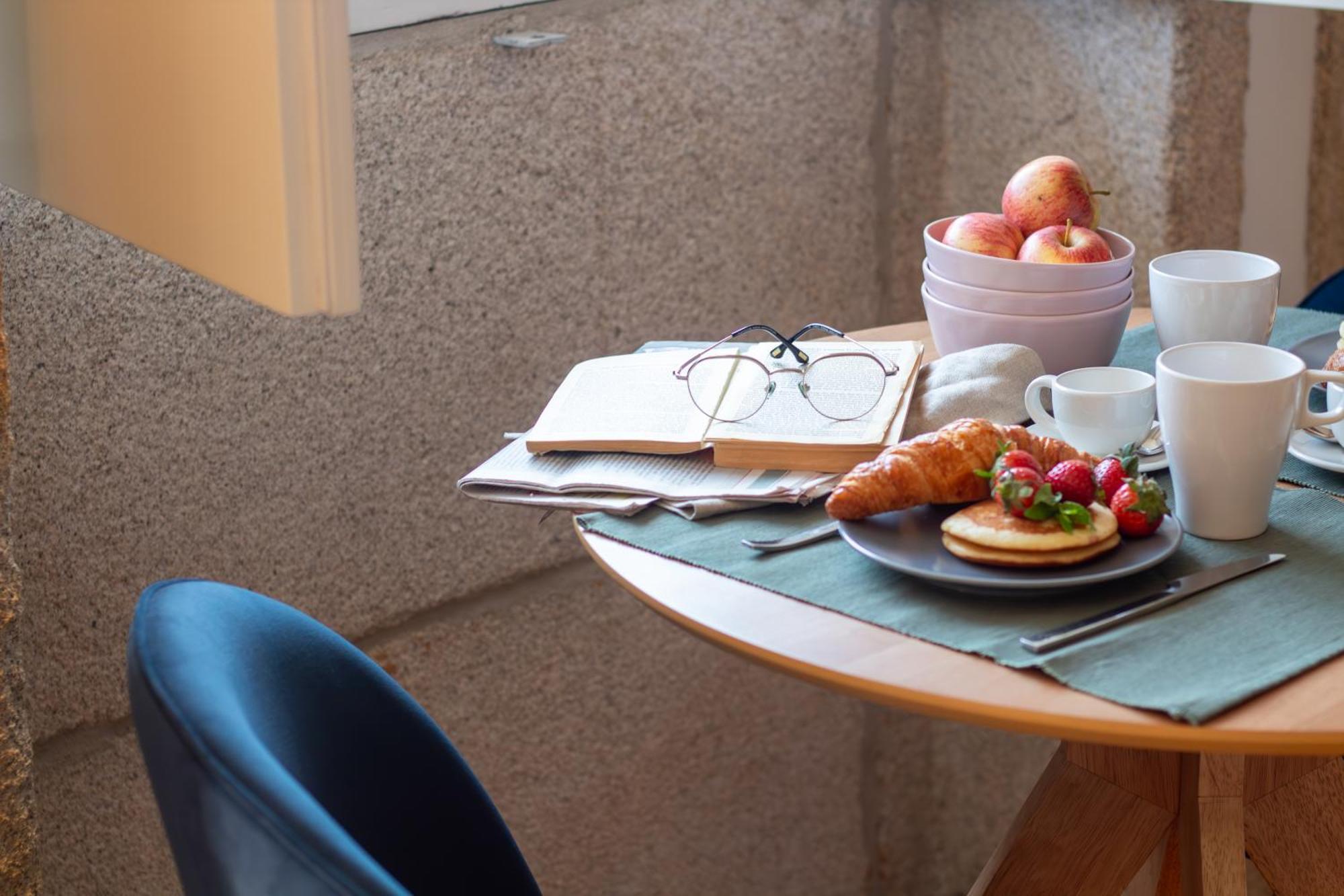 Lovelystay - Dirk Apartment - Almada 4º F Порто Екстериор снимка